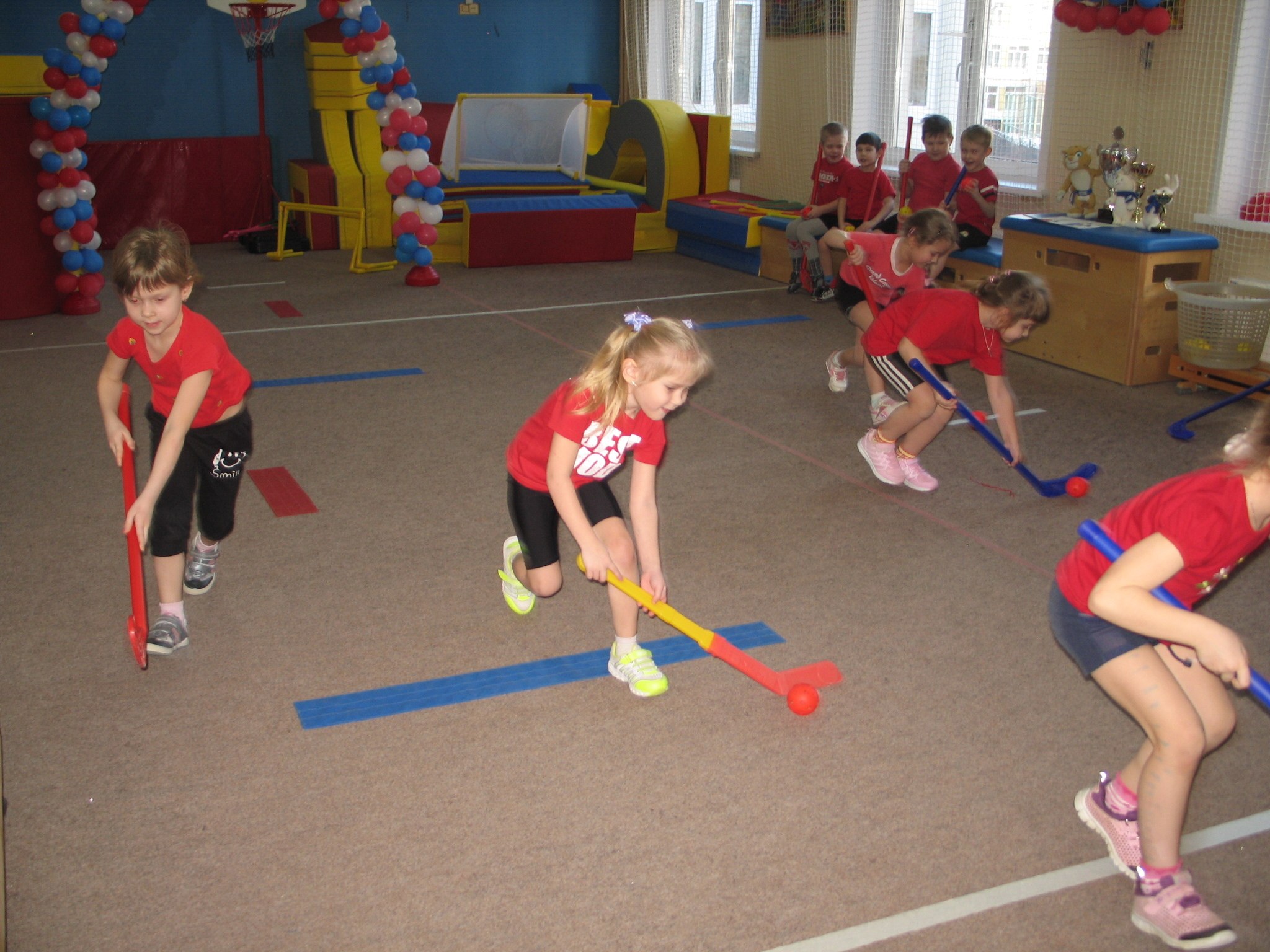 Метание детский сад. Спортивные упражнения для дошкольников. Спортивные соревнования для детей. Спортивные соревнования в детском саду. Спортивные и подвижные игры.