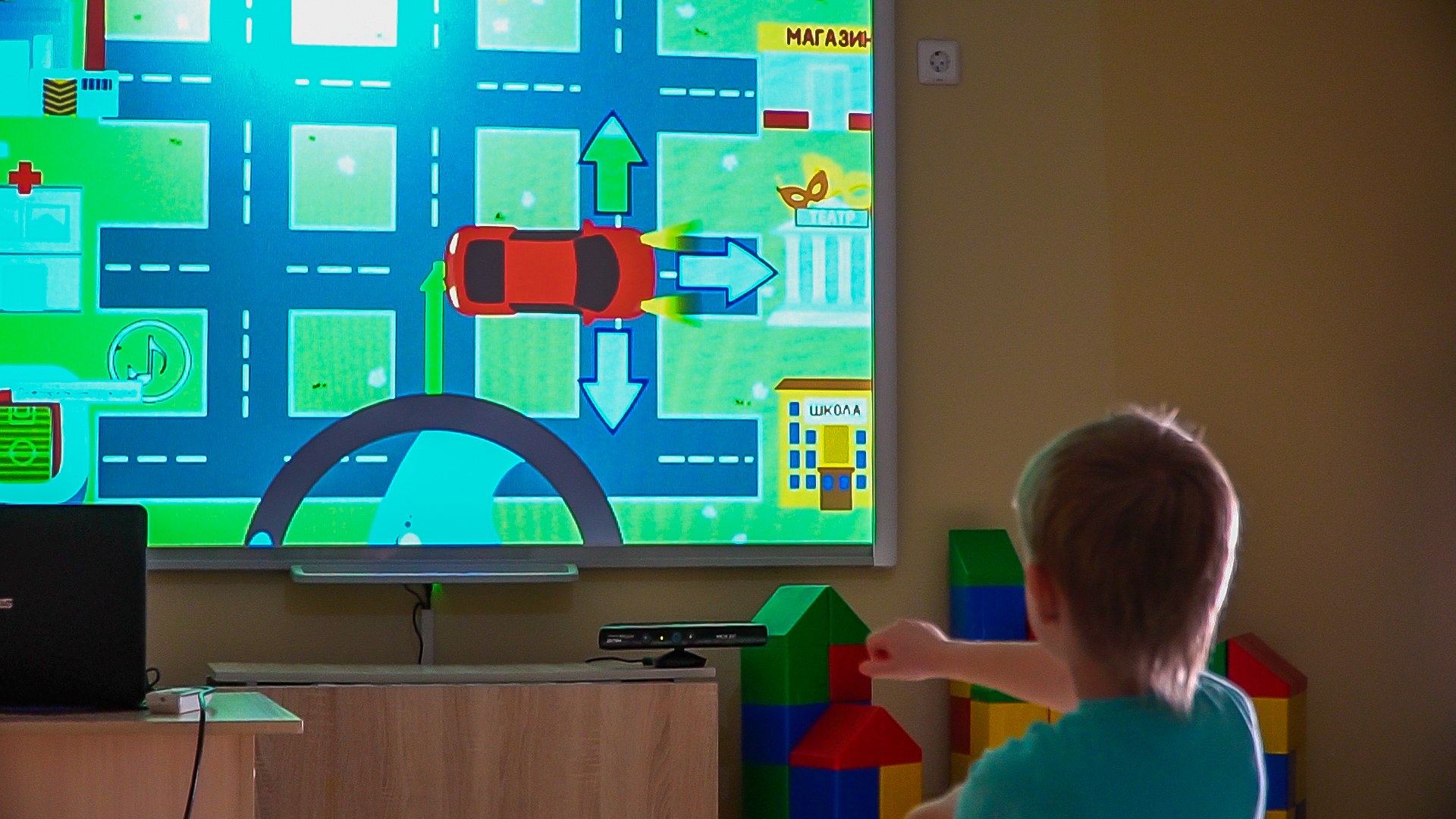 Интерактивная игра играть. Интерактивный комплекс играй и развивайся Kinect. Комплекс «интерактивная стена» с датчиком Kinect. Интерактивное оборудование для детского сада. Интерактивный игровой экран для детей.