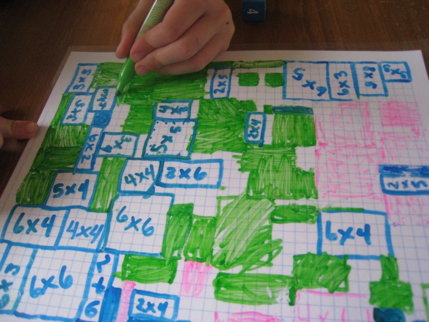 Игры можно поиграть в бумагу. Игры на листе бумаги. Игры на бумаге в клеточку. Интересные игры на бумаге. Игры на листочке бумаги.