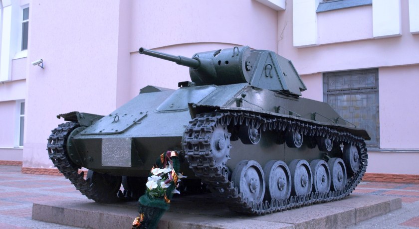 Памятник-танк т-70