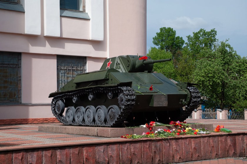 Памятник-танк т-70