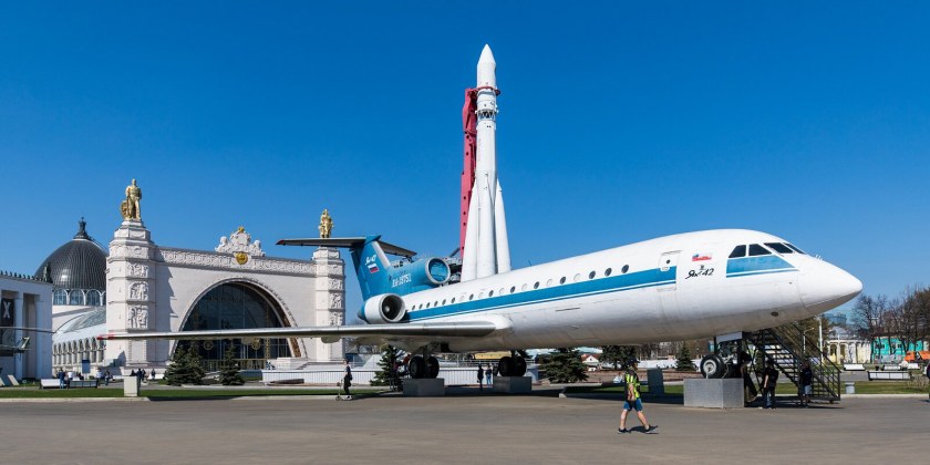 Самолет на ВДНХ як 42